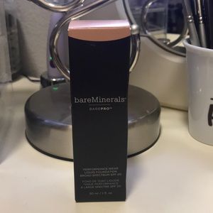 bareMinerals BAREPRO Performance Wear Foundation